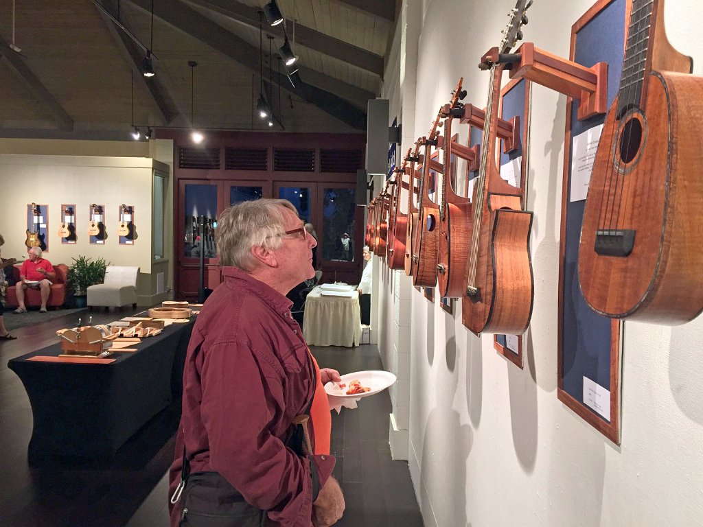 Uke builder Billy Ralph gets a close up view